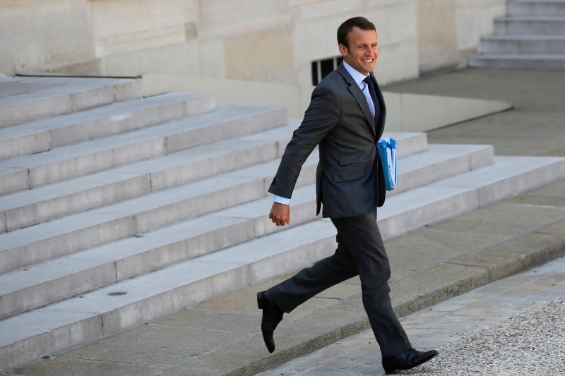 Emmanuel macron demande a alcatel de patienter sur le dossier michel combes