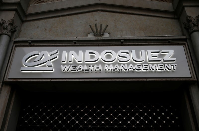 Indosuez va acheter la banque privee du cic a singapour et a hong kong