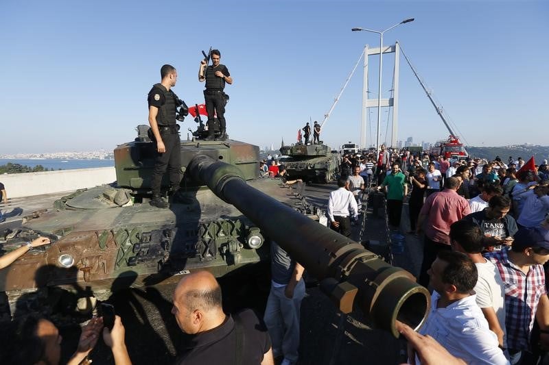 Turquie: prison a vie pour 64 personnes liees au putsch manque