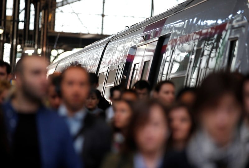 Les francais partages sur le calendrier du prelevement a la source, montre un sondage