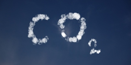 Les chercheurs estiment que l'aviation d'affaires est responsable de « 1,7 à 1,8% », soit 15,6 millions de tonnes de CO2 en 2023, de l'empreinte carbone de l'aviation commerciale.