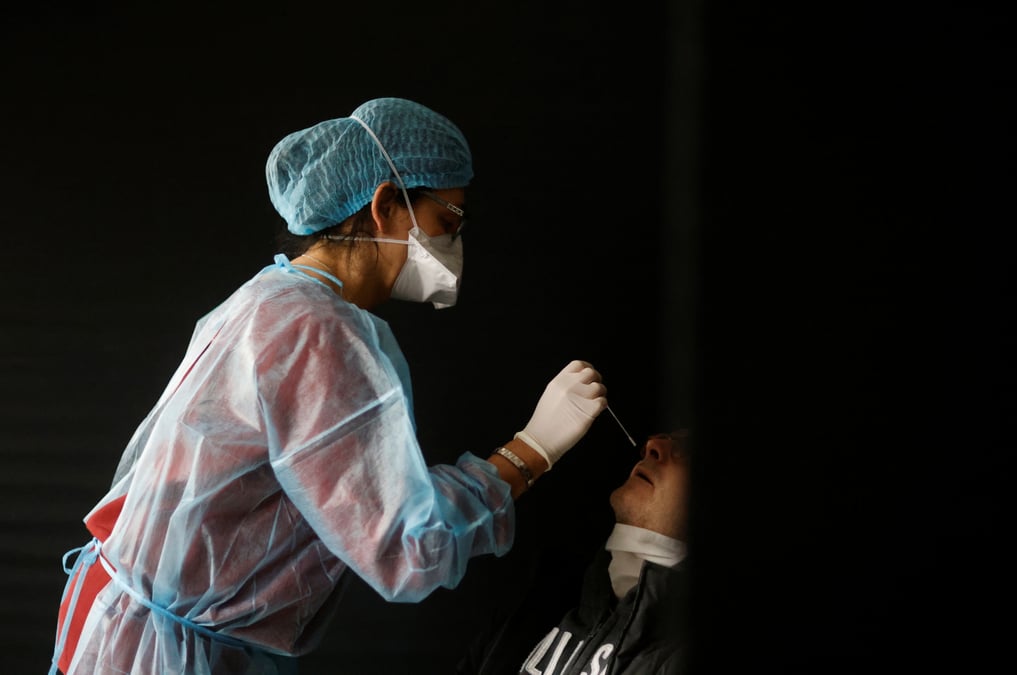 Coronavirus: la france enregistre pres de 14.000 nouveaux cas en 24 heures