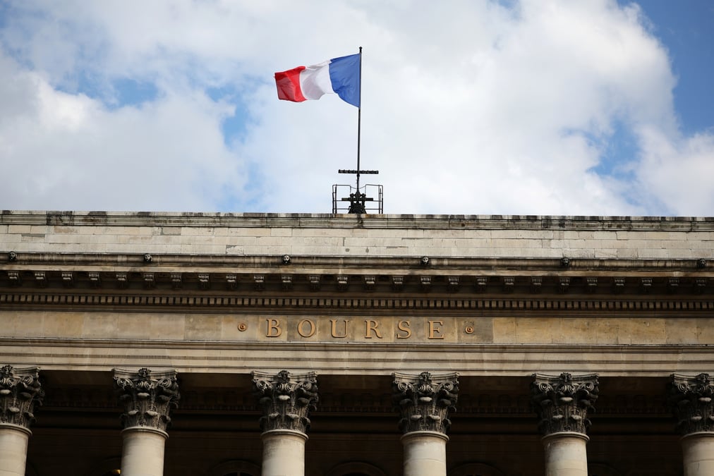 Les bourses europeennes terminent en hausse