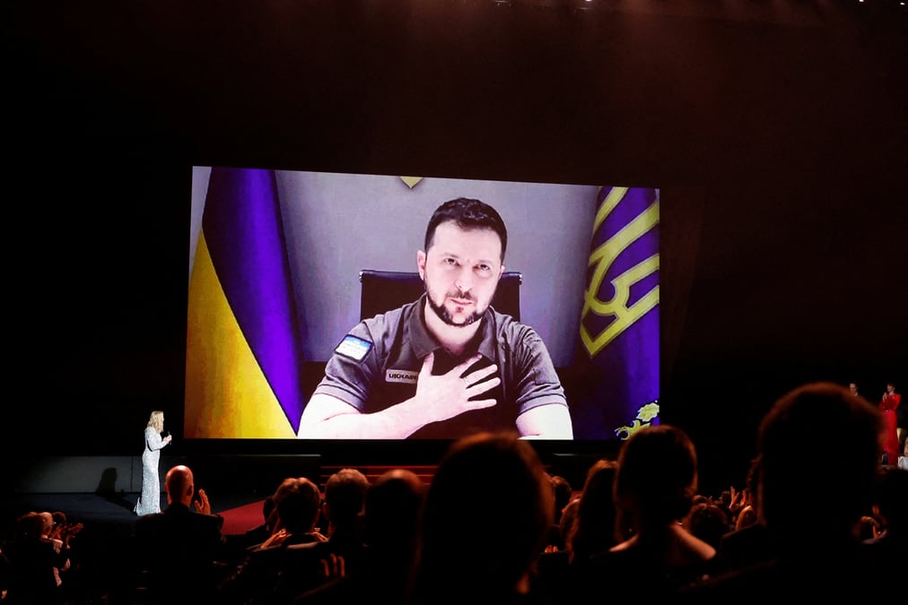 Le festival de cannes s'ouvre avec un discours de zelensky