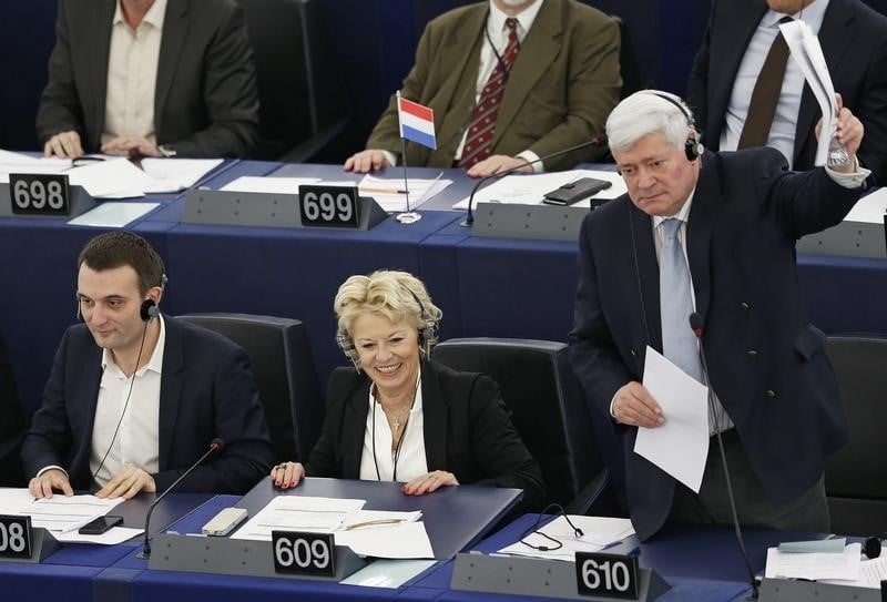 Bruno gollnisch renonce a la tete de liste fn en paca