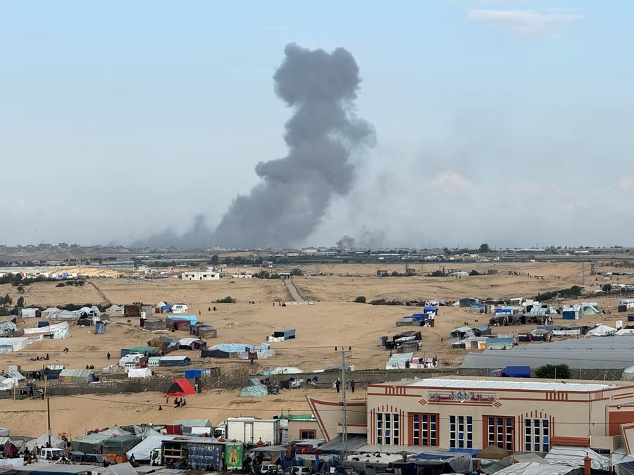 Smoke rises during an israeli ground operation in khan younis