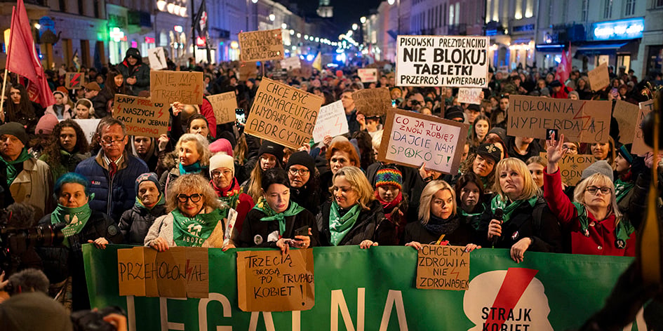 Rassemblement à Varsovie le 8 mars, Journée internationale des droits des femmes, pour la légalisation de l’IVG.