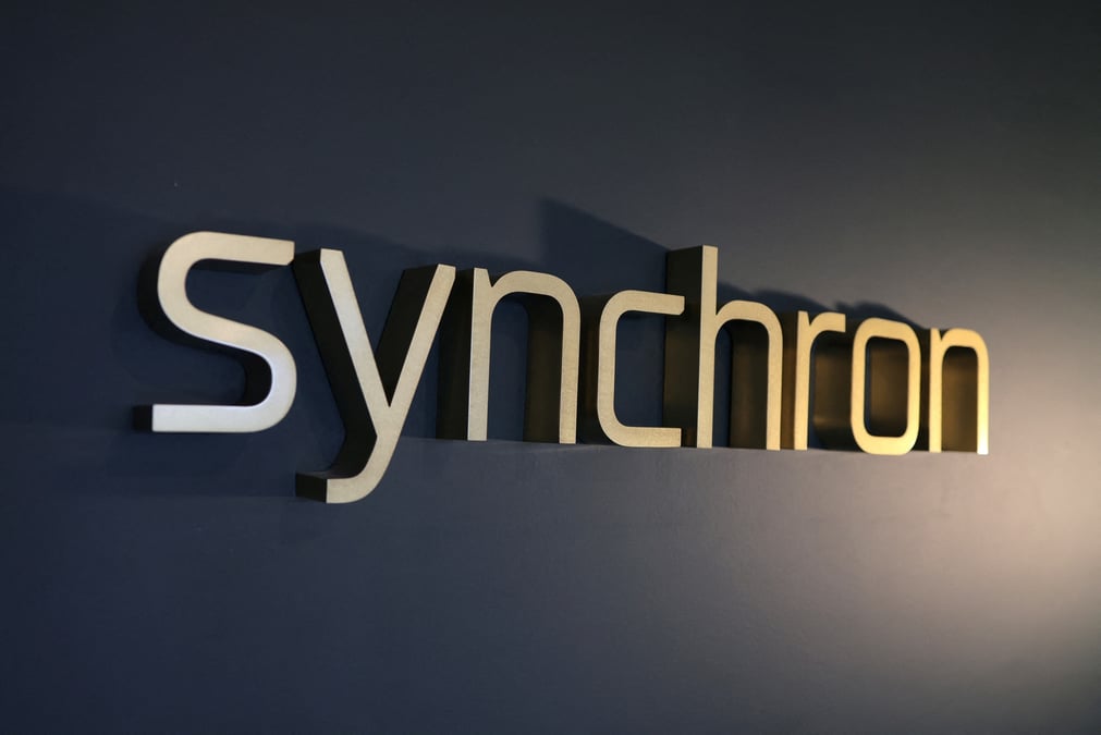 Le logo de synchron