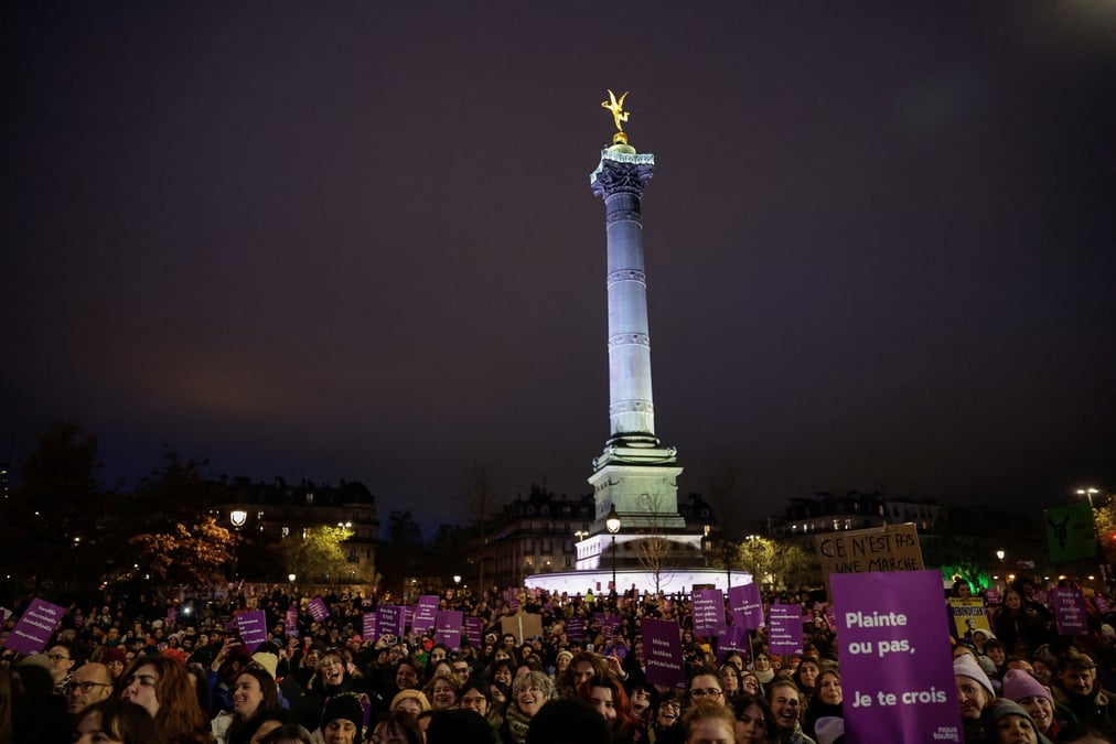 Manifestation a l'occasion de la journee internationale pour l'elimination de la violence a l'egard des femmes, a paris