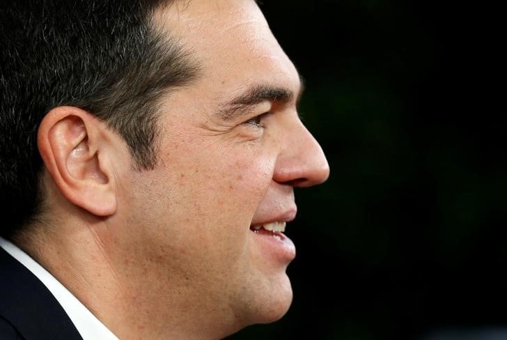 Tsipras salue un "accord historique" sur la dette grecque
