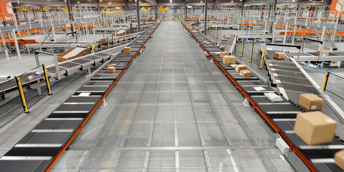 Colissimo Aquitaine a mis en service à Cadaujac un nouveau trieur dernier cri capable de gérer 19.000 colis par heure.