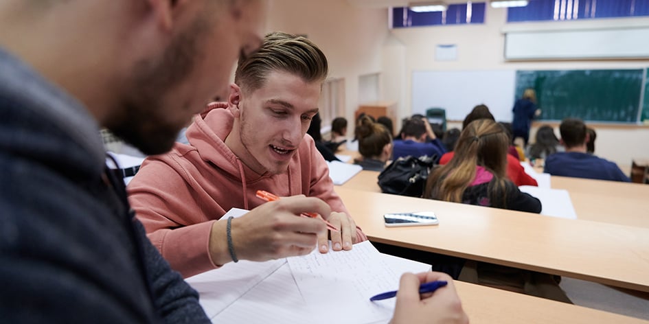 Le rapport des jeunes à l'information inquiète.