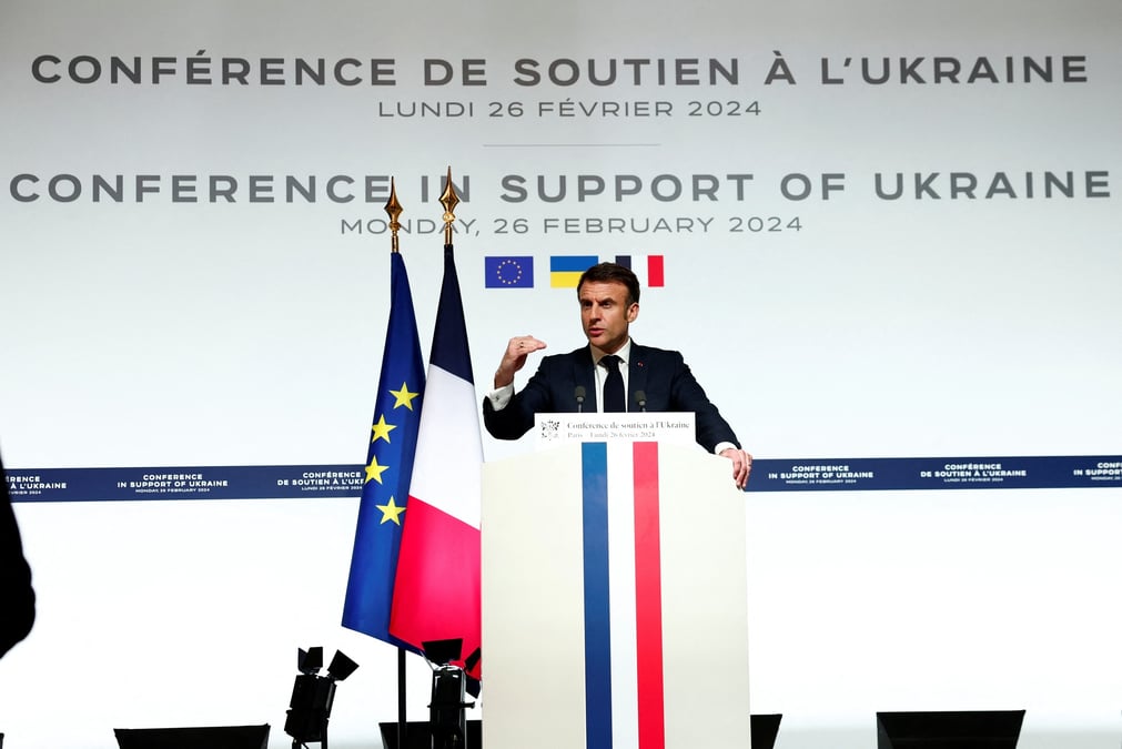 Le president francais macron accueille un sommet sur l'ukraine a paris