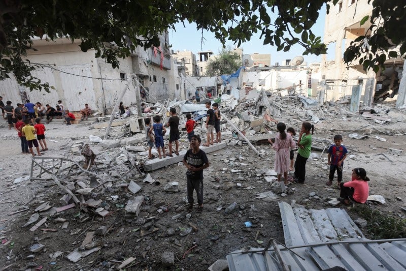 Site d'une frappe israelienne sur une maison du camp de refugies de maghazi, dans le centre de la bande de gaza
