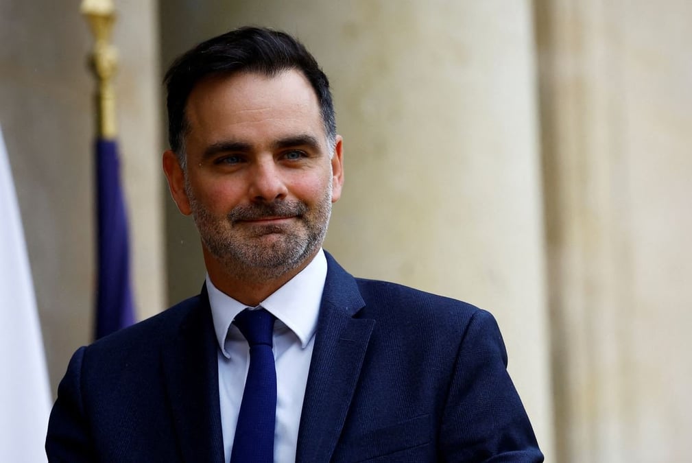 Laurent Saint-Martin, s'est dit « prêt à ce que seulement la moitié, 2 milliards d'euros, puisse être demandée aux entreprises » au lieu des 4 milliards de réductions.