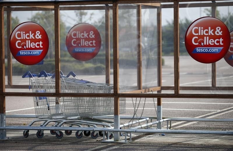 Tesco livre un bénéfice annuel en recul, pessimisme pour l'avenir