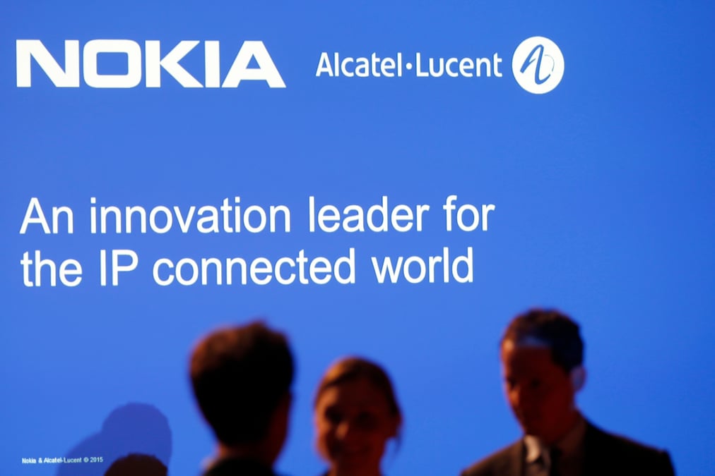 Nokia defend son engagements a preserver les emplois en france  