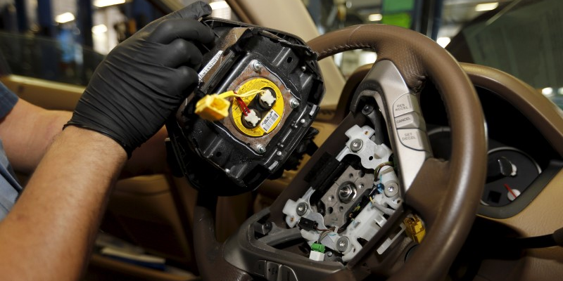 Plus de 330.000 véhicules du groupe font l'objet d'un rappel aux Etats-Unis pour un problème de capteur pouvant empêcher le déploiement correct d'un airbag.