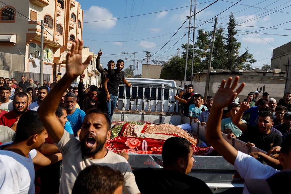 Funerailles d'une famille tuee a gaza