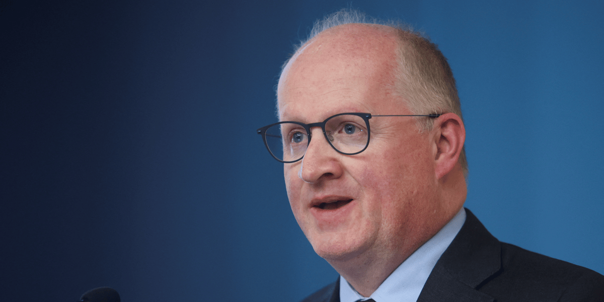 Pour l'économiste en chef de la BCE, Philip Lane, le ralentissement prévu de la croissance des salaires l'an prochain devrait encore aider à réduire l'inflation.