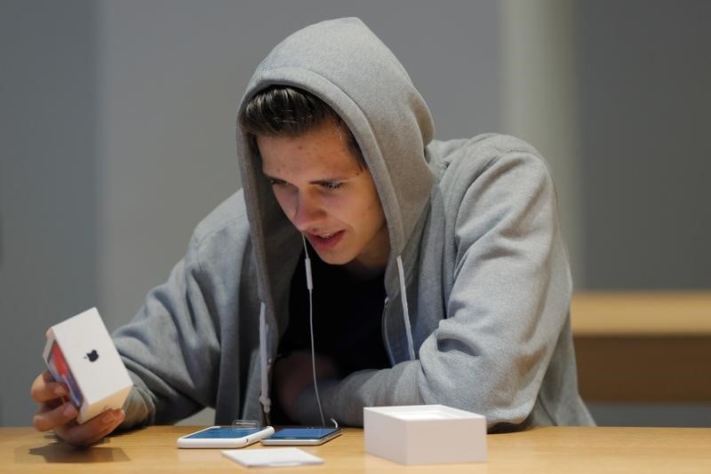 Apple reduira de moitie l'objectif de production d'iphone x, selon le quotidien nikkei