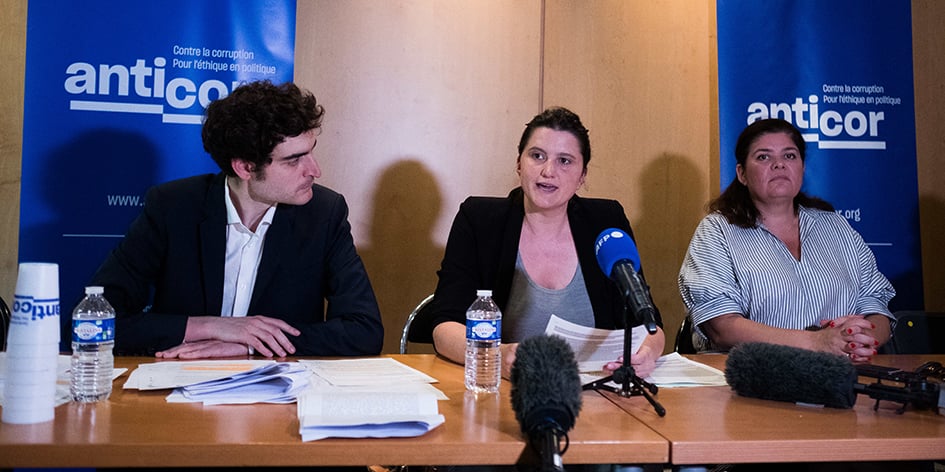 Vincent Brengarth, avocat d’Anticor, Élise Van Beneden, présidente d’Anticor, et Raquel Garrido, députée de La France Insoumise (LFI), ont assisté à une conférence de l’association anti-corruption Anticor à Paris, en France, le 23 juin 2023.