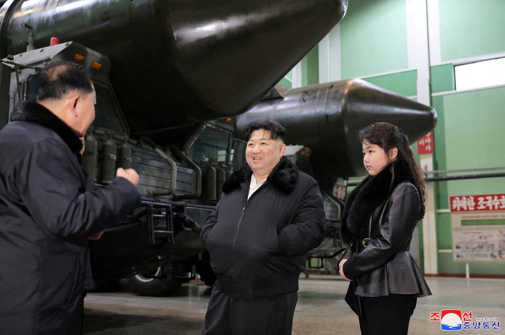 Kim Jong Un, le dirigeant de la Corée du Nord, prépare sa fille adolescente à prendre sa suite.