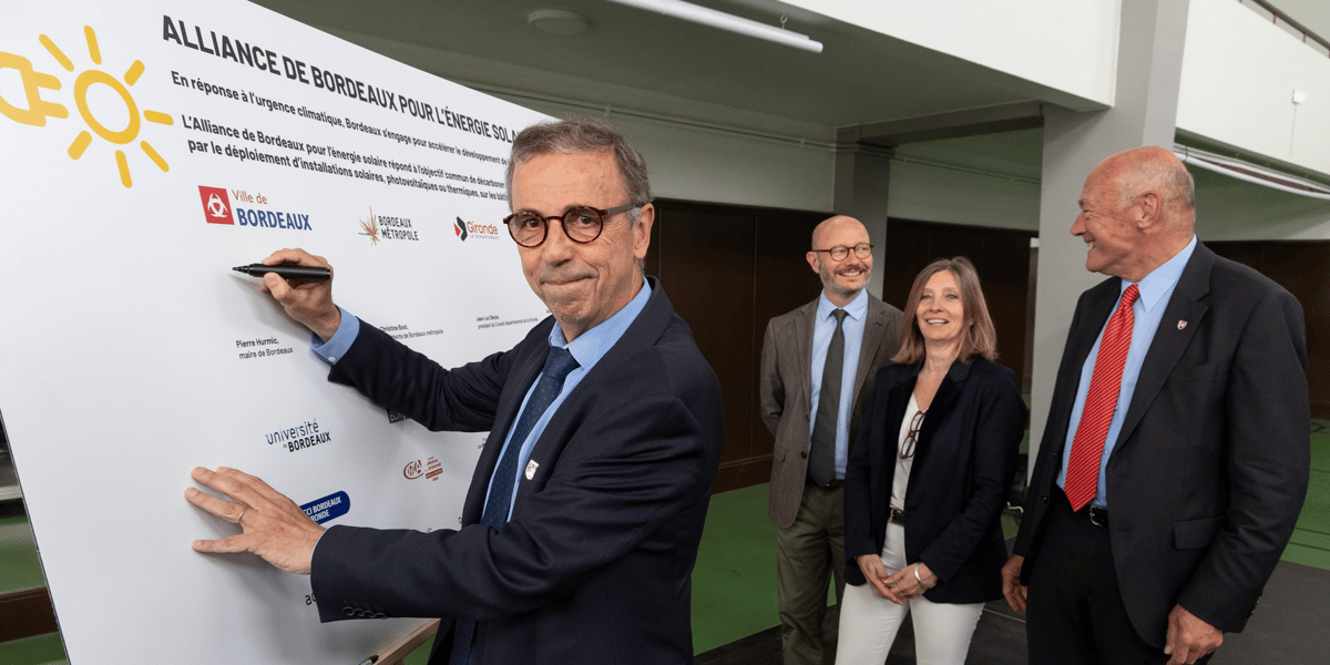 Pierre Hurmic maire de Bordeaux, accompagné de Jean-Luc Gleyze (président du département de la Gironde), Christine Bost (présidente de Bordeaux Métropole) et Alain Rousset (président de la région Nouvelle-Aquitaine).