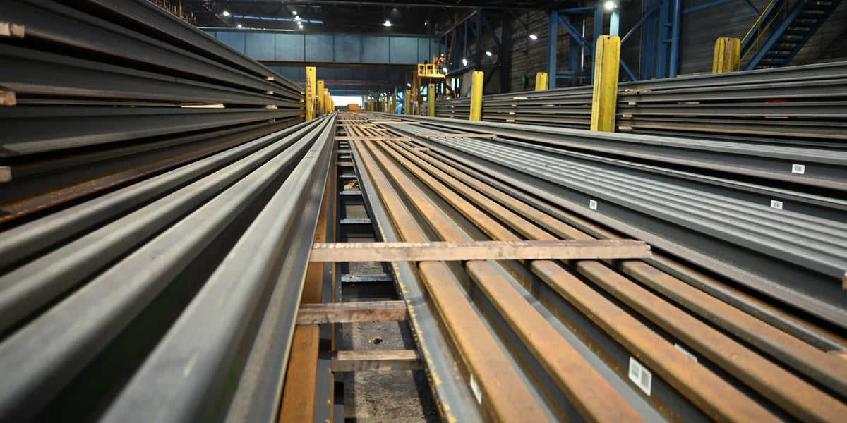 Saarstahl dispose à Hayange (Moselle) d'une capacité de production de 330.000 tonnes de rails.