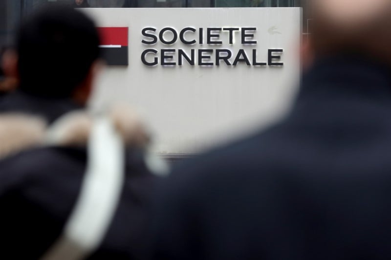 Societe generale plus forte baisse du cac 40 a mi-seance