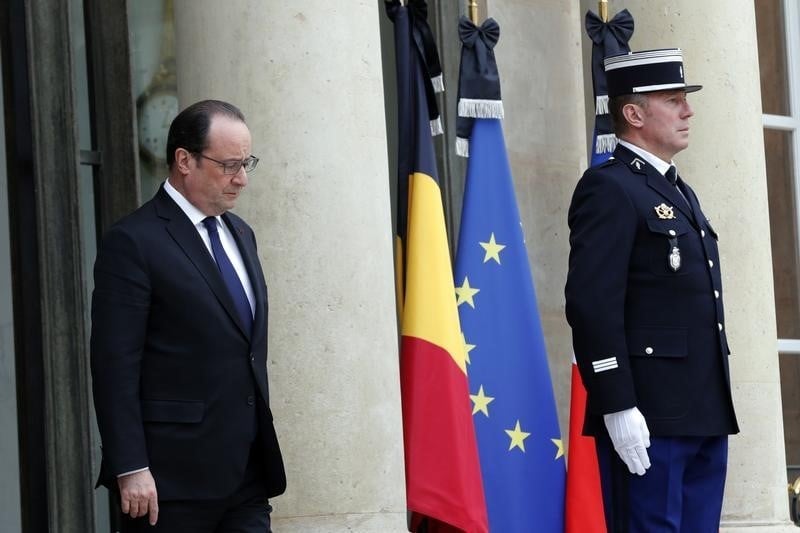 La baisse des cotes de hollande et valls s'accentue