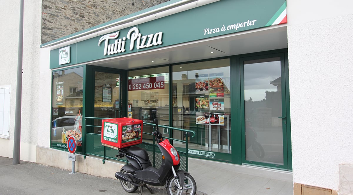 L'enseigne toulousaine va freiner sa prestation de livraison à domicile pour la laisser à des prestataires.