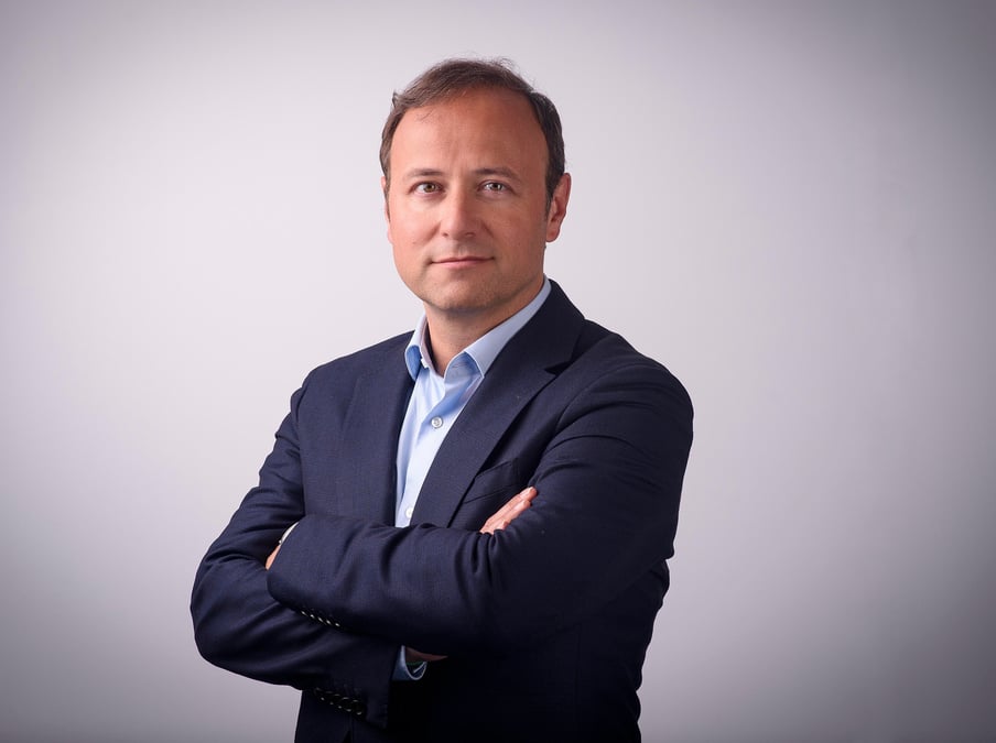 « Les objectifs ont été décalés de deux ans, mais restent les mêmes, avec l'ambition de faire de notre produit un standard à l'échelle du marché de l'automobile », assure Pierre Barnabé, dg de l'isérois Soitec qui fabrique les substrats sur lesquels les puces électroniques sont ensuite gravées.