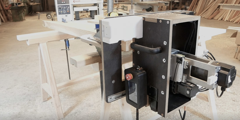 Oakbot est la première fraiseuse portative à commande numérique sur le marché