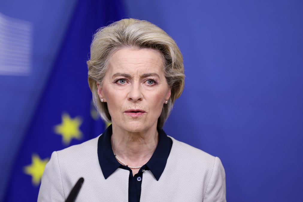 L'union europeenne prevoit de nouvelles sanctions contre moscou apres l'"attaque barbare" contre l'ukraine