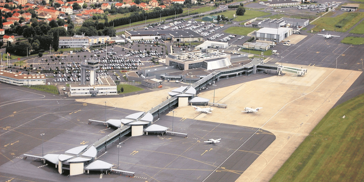 Comme d'autres plateformes régionales, l'aéroport de Clermont-Ferrand reste très loin de son niveau de trafic de 2019.