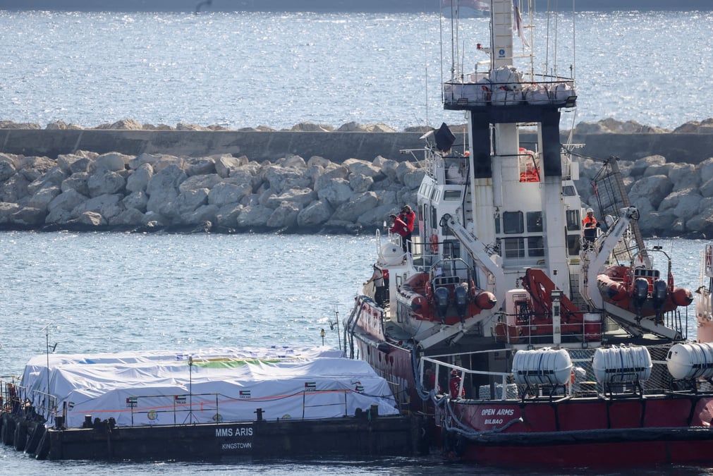 Cette cargaison de près de 200 tonnes de nourriture, selon l'ONG, a été transportée depuis Chypre sur une barge remorquée par le bateau de l'ONG espagnole, Open Arms, parti mardi du port chypriote de Larnaca