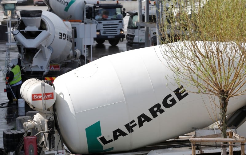 Lafarge et holcim discutent pour sauver leur projet de fusion