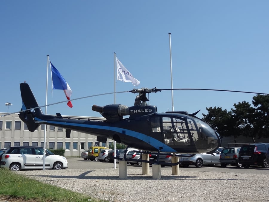 Cinq des sites français du fabricant électronique Eolane passent sous pavillon suisse. Celui de Valence, dans la Drôme, attend d'être fixé sur son sort, le 5 mai prochain.