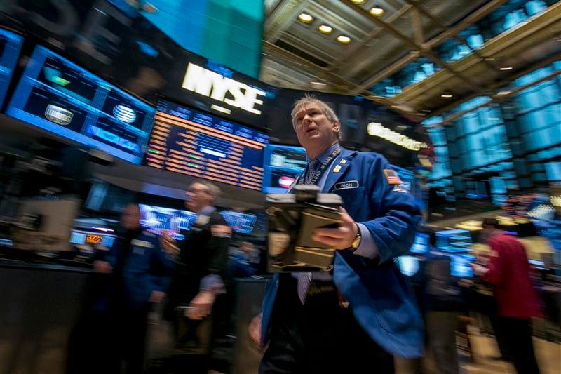 Wall Street ouvre sur une note mitigée, Apple pèse