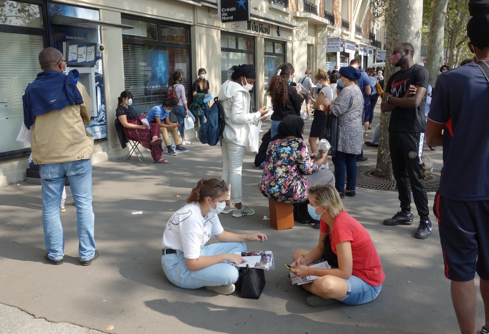 Coronavirus: le nombre de nouveaux cas retombe a 7.183 apres le record de samedi en france