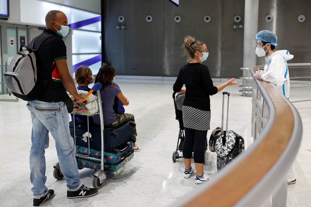 France: renforcement des controles aux frontieres des lundi, dit castex
