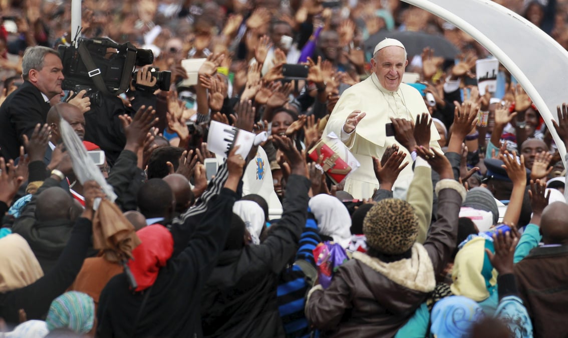 En afrique, le pape francois appelle au dialogue entre les religions