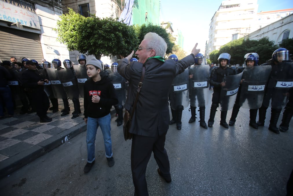 "pas d'election demain !": manifestation en algerie contre la presidentielle