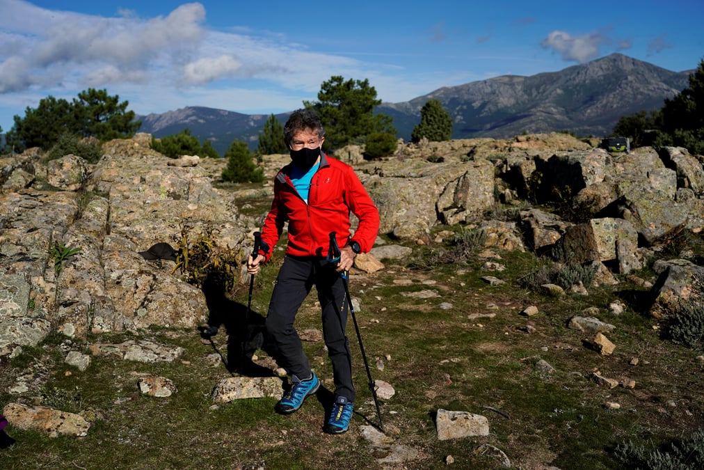 Carlos soria veut gravir le dhaulagiri a 81 ans en hommage aux victimes du covid