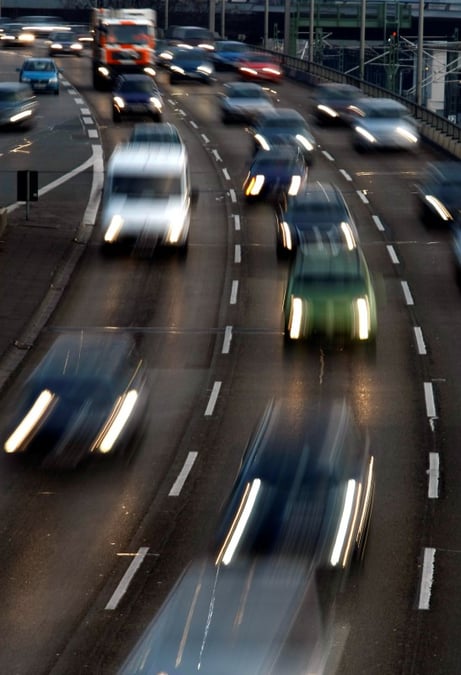 Des villes saluent la creation d'une nouvelle pastille pour les vehicules propres