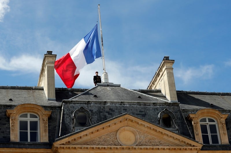 L'attentat de nice relance le debat sur les responsabilites
