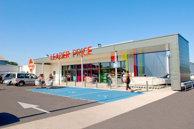 Ce prix de vente inclut un complément de prix de 35 millions d'euros, "versé en cas de respect d'indicateurs opérationnels durant une période de transition", précise Casino dans son communiqué.
