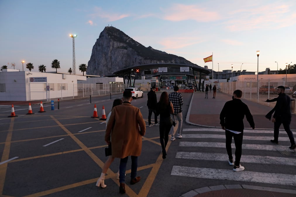 Accord pour laisser la frontiere de gibraltar ouverte