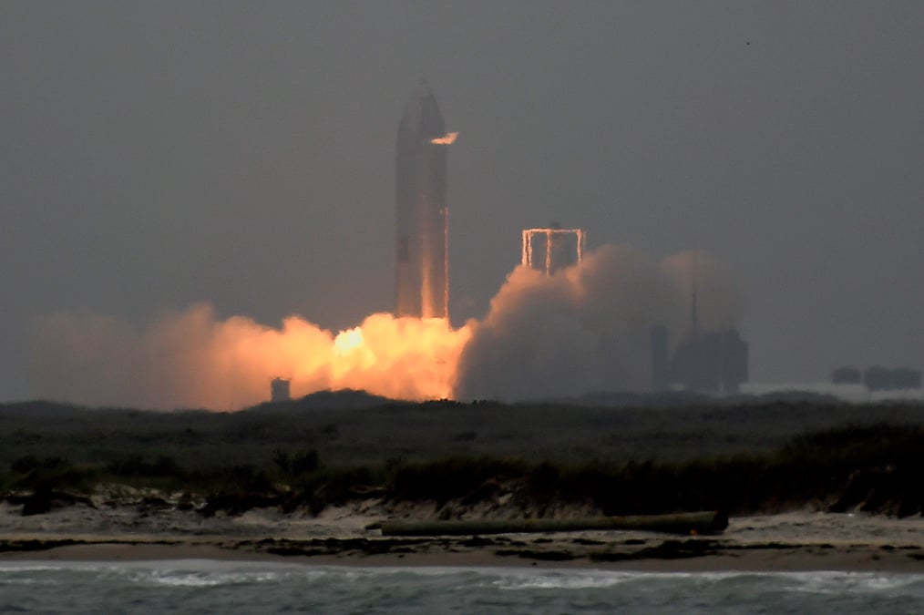 Spacex s'apprete a lancer son premier equipage civil en orbite